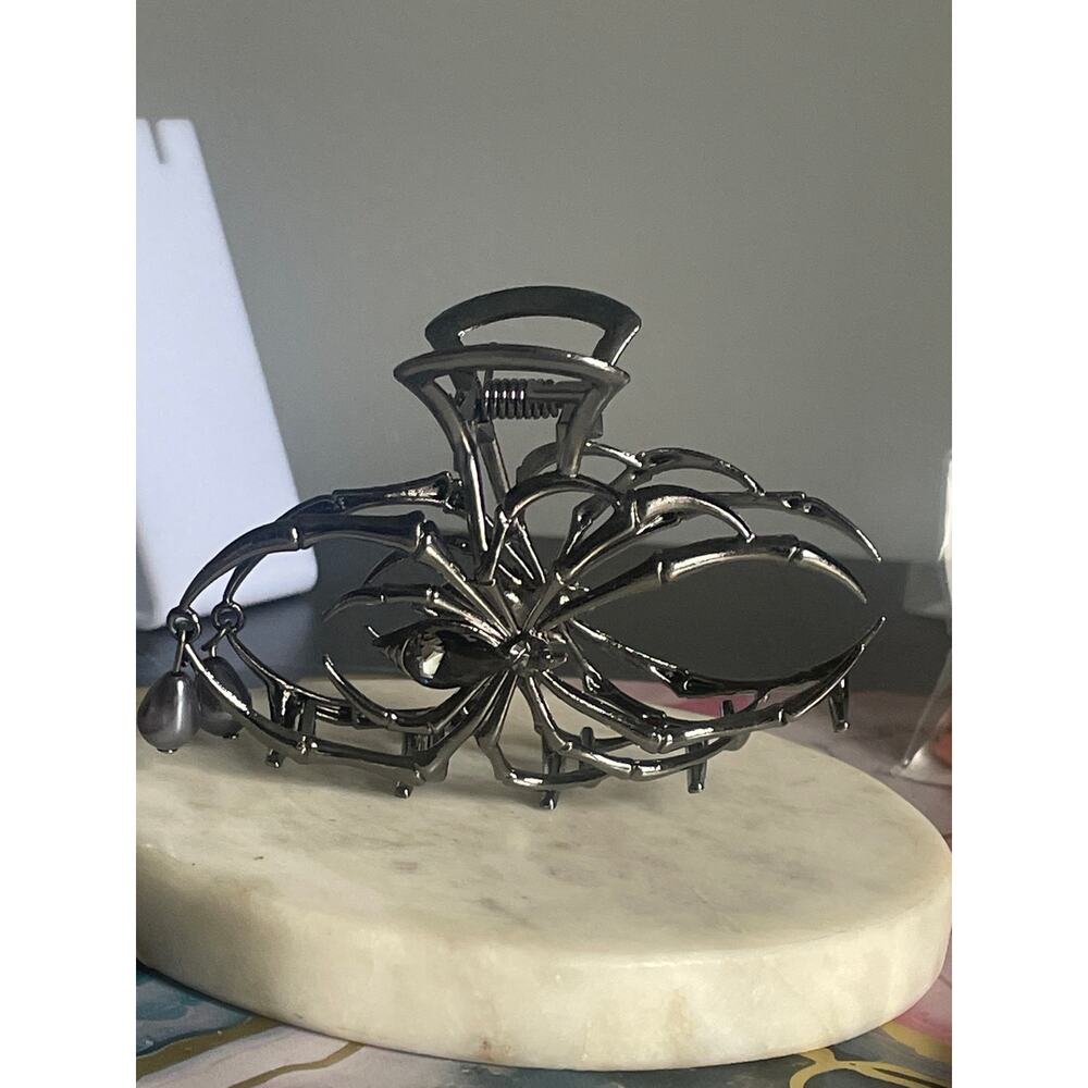 New Metal Gothic style hair clip skeleton hand skull claw clip bun clip hair sty